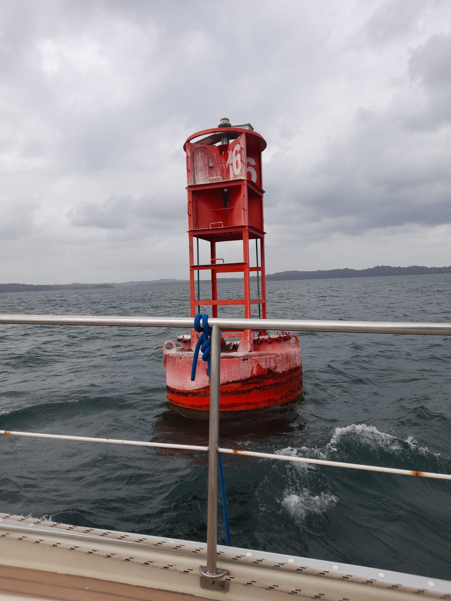  🇵🇦️ The Panama canal images/2023/can/buoy.jpg