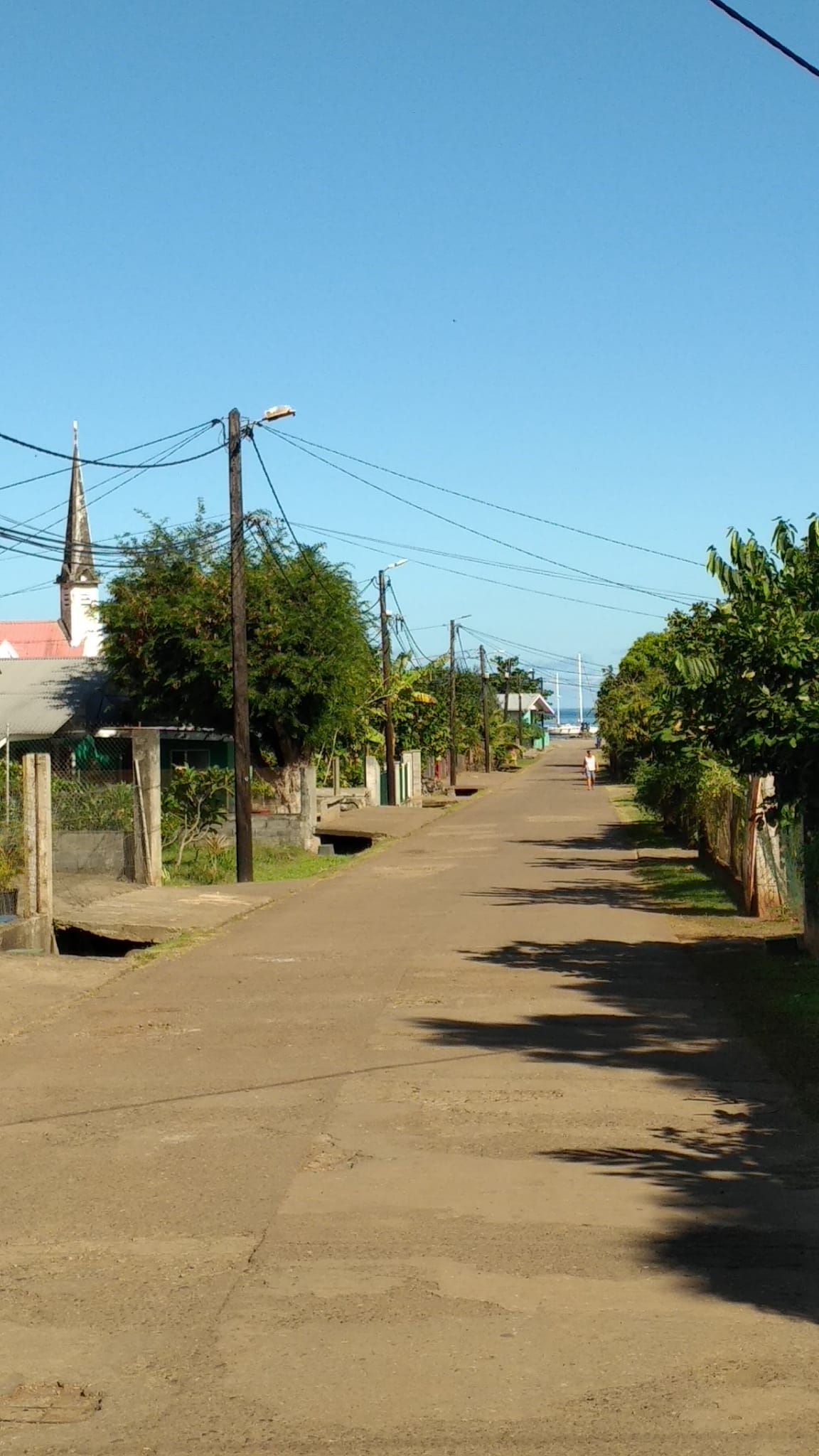 Land, we see LAND! Welcome to Fatu Hiva! images/2023/fh/10.jpg