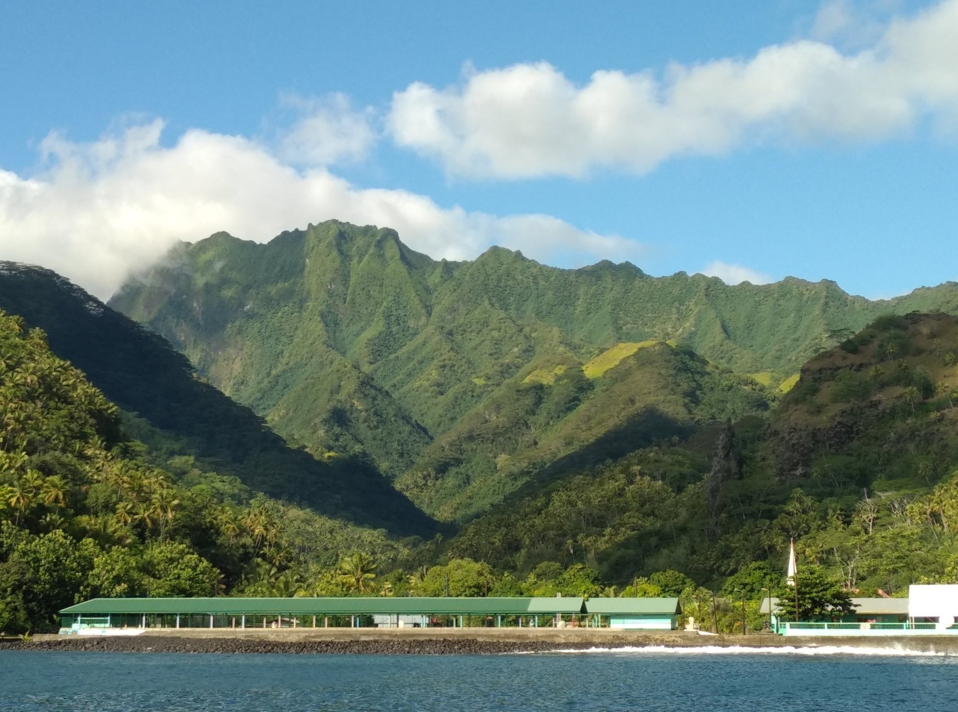 Land, we see LAND! Welcome to Fatu Hiva! images/2023/fh/3.jpg