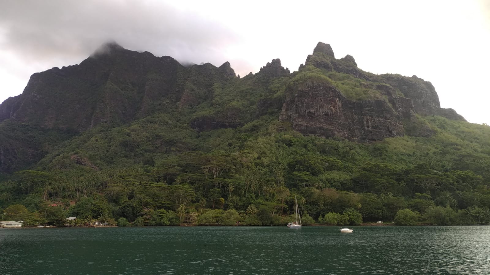  🇵🇫️ Moorea images/2023/mo/cooks2.jpg