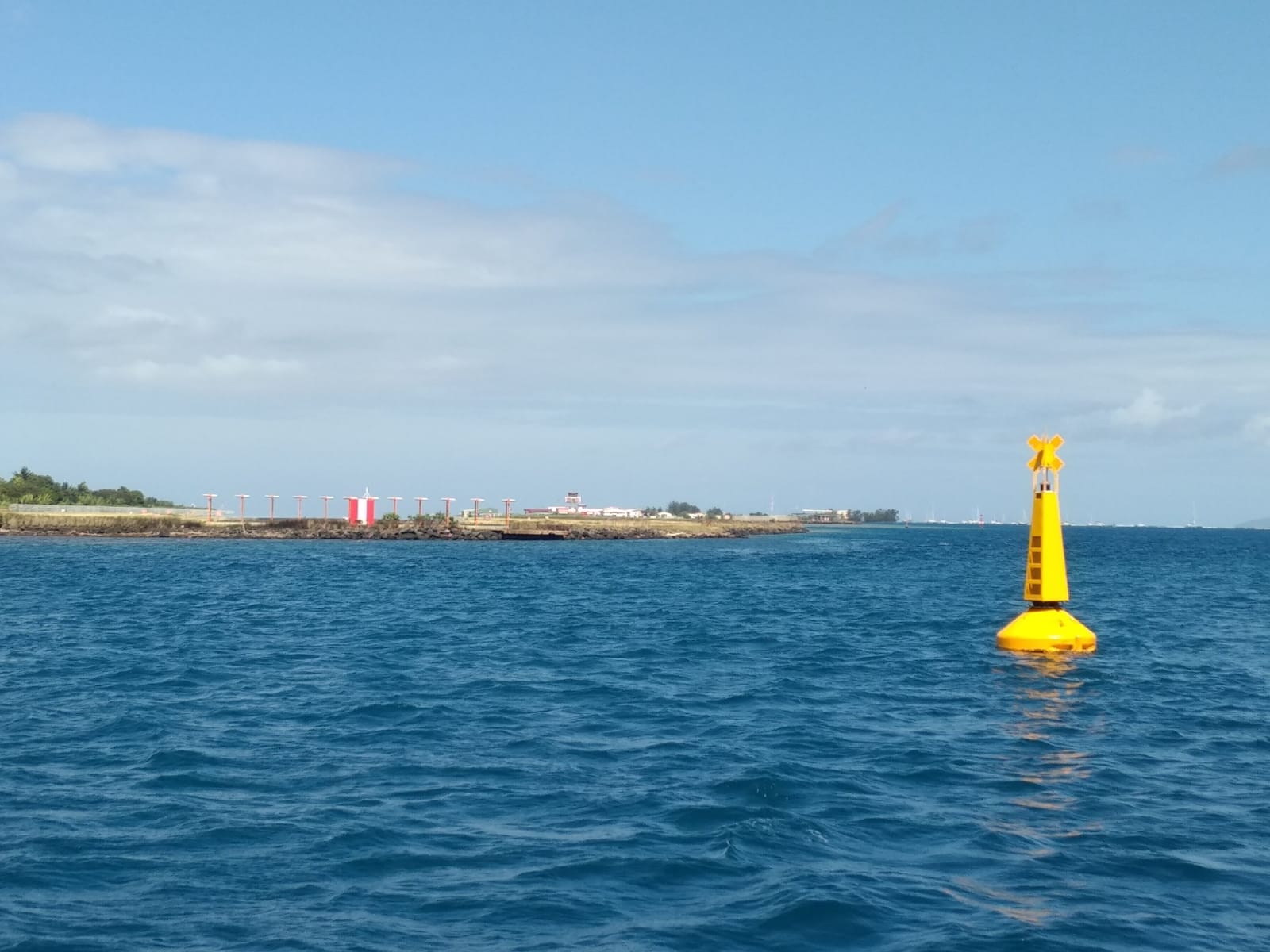  🇵🇫️ Tahiti says no to cruisers images/2023/ta/air.jpg