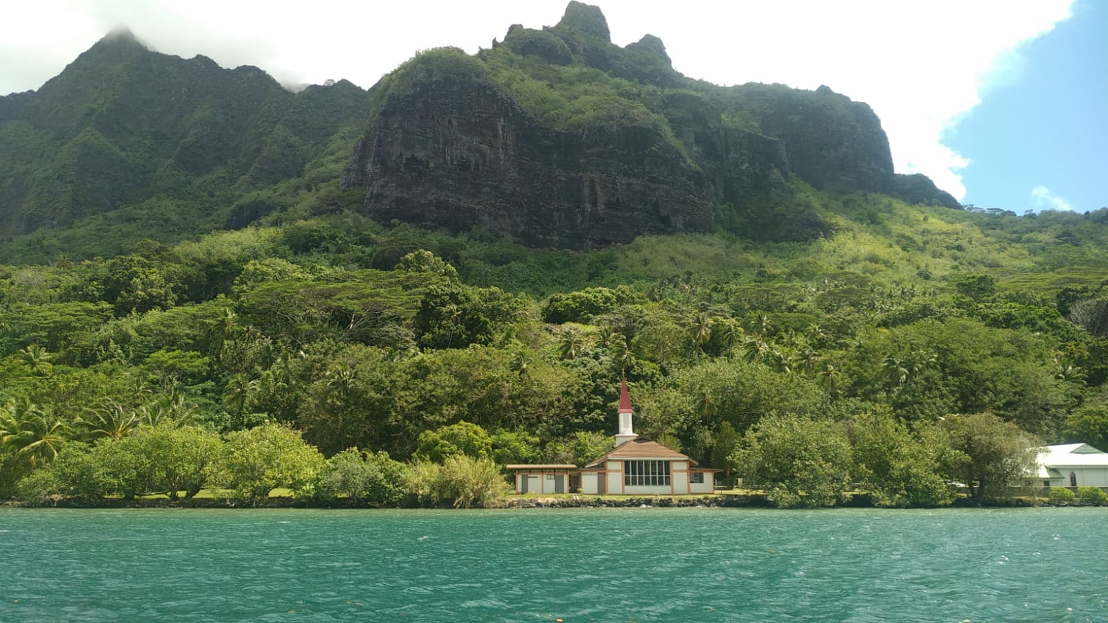  🇵🇫️ Tahiti says no to cruisers images/2023/ta/church.jpg
