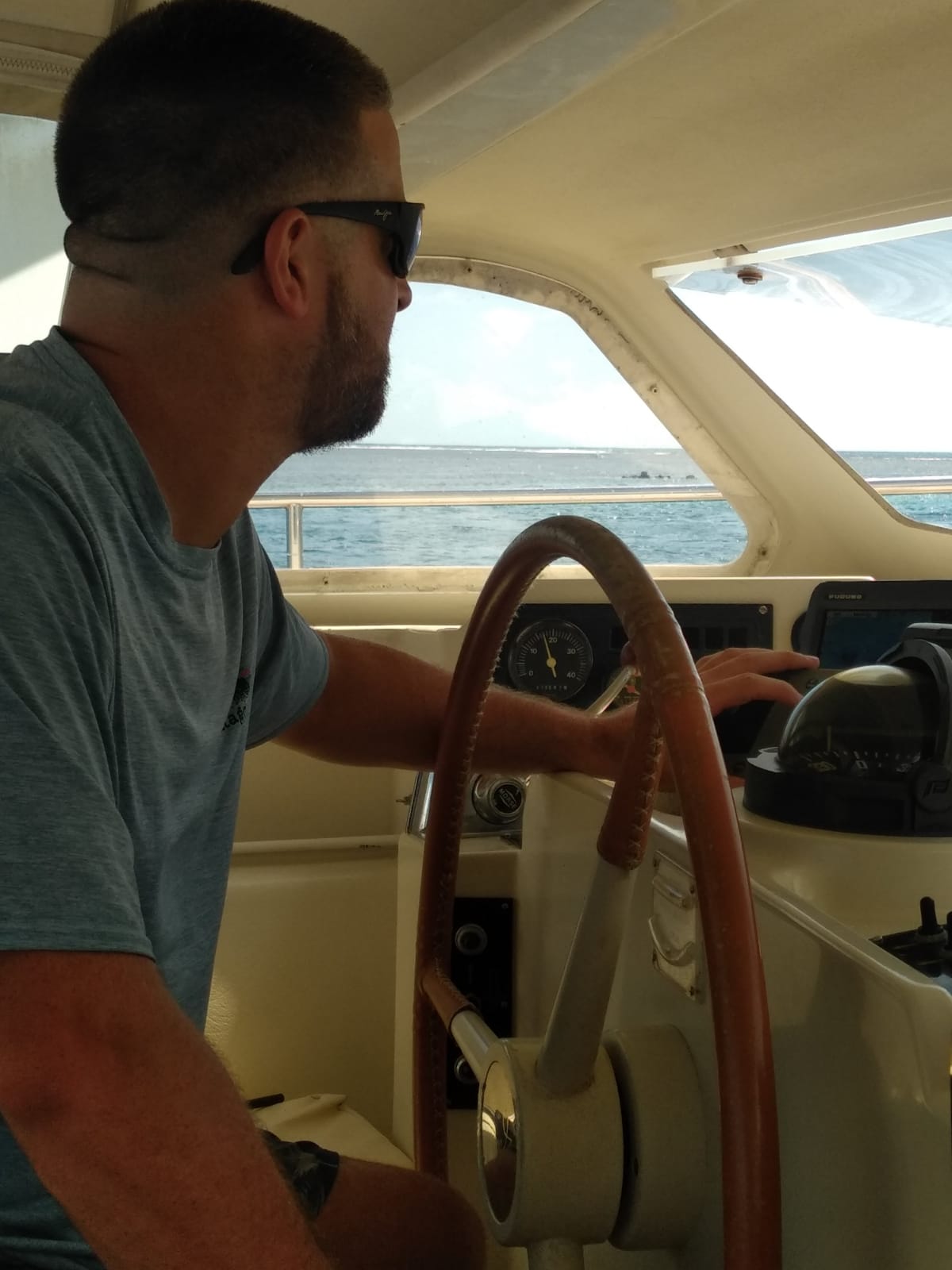  🇵🇫️ Tahiti says no to cruisers images/2023/ta/crew.jpg
