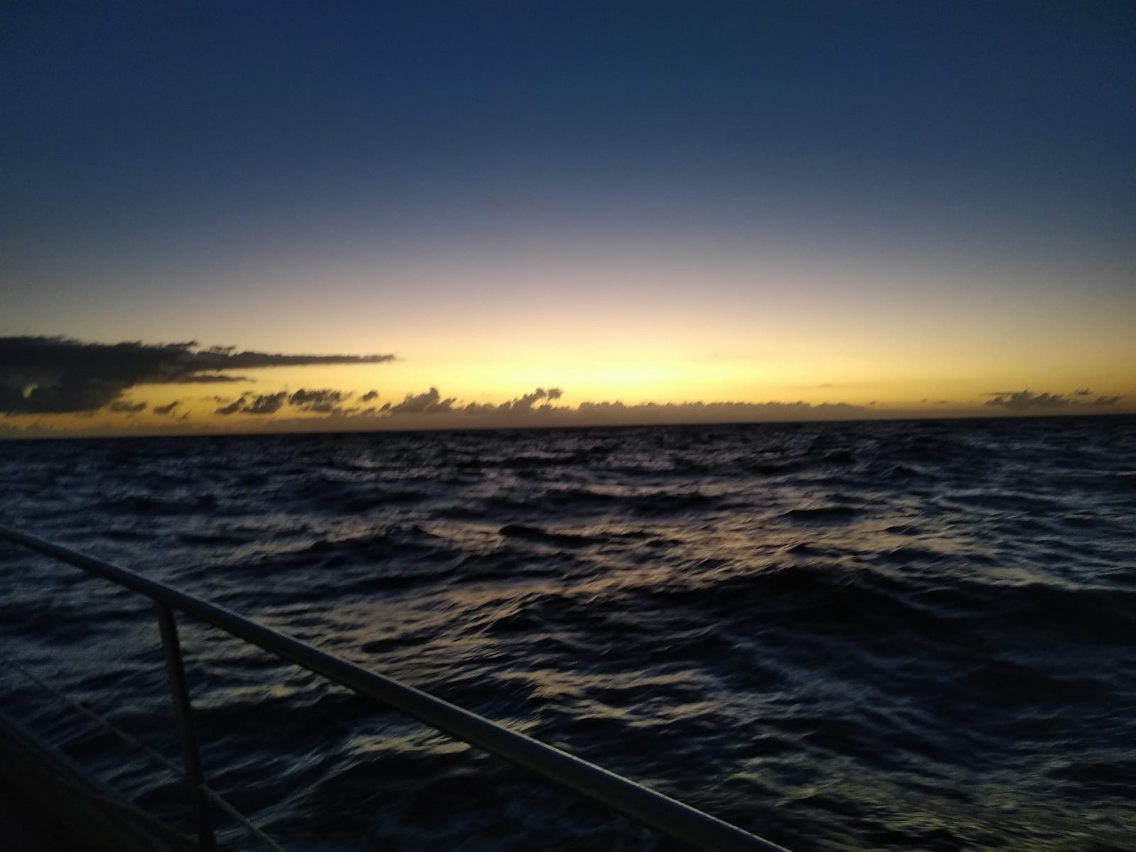  🇵🇫️ Sailing against the tradewinds images/2023/tm/sunr.jpg