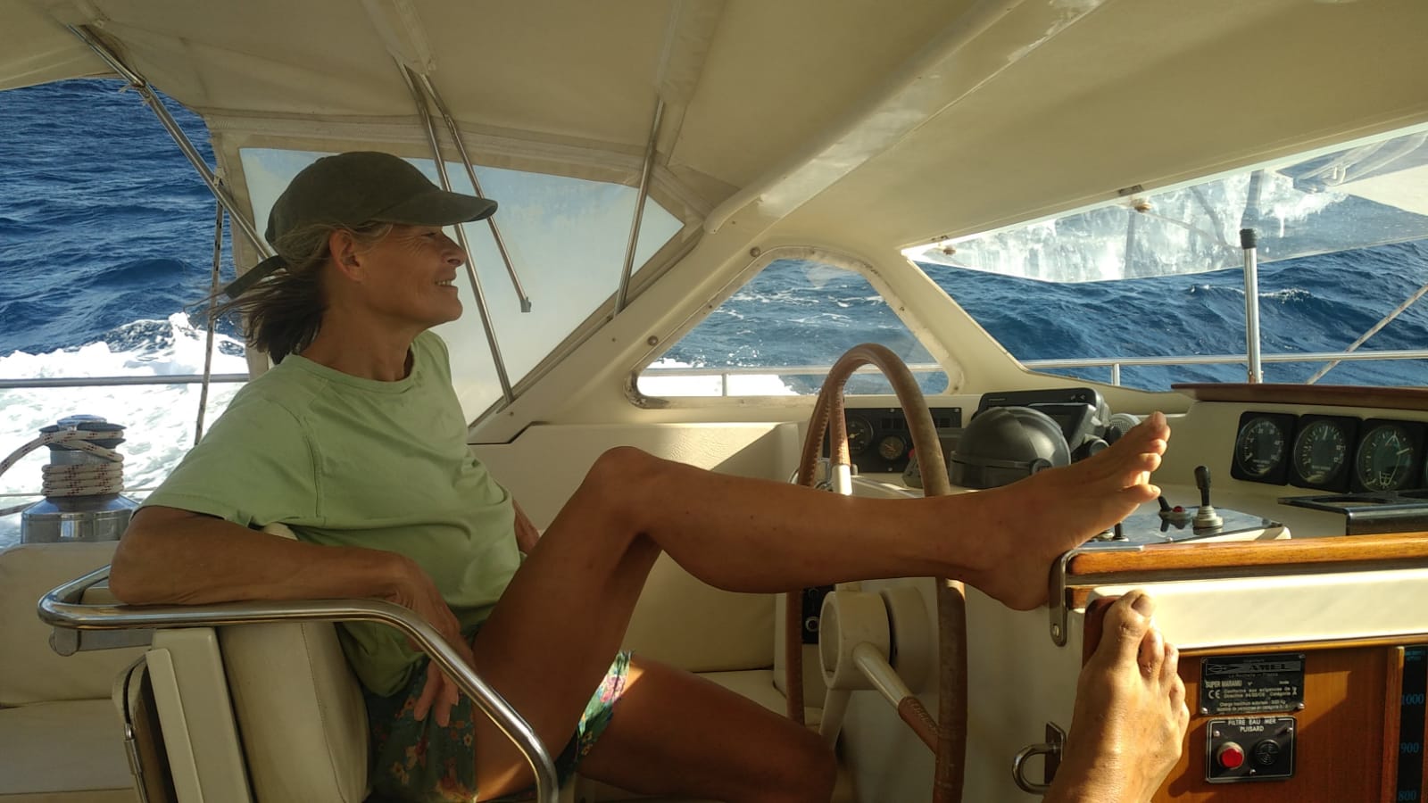  🇵🇫️ Sailing under bare poles images/2023/ut/3.jpg