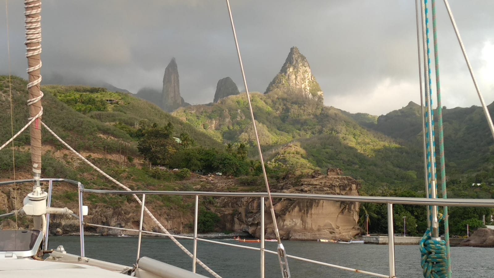  🇵🇫️ Sailing under bare poles images/2023/ut/hakahetau.jpg