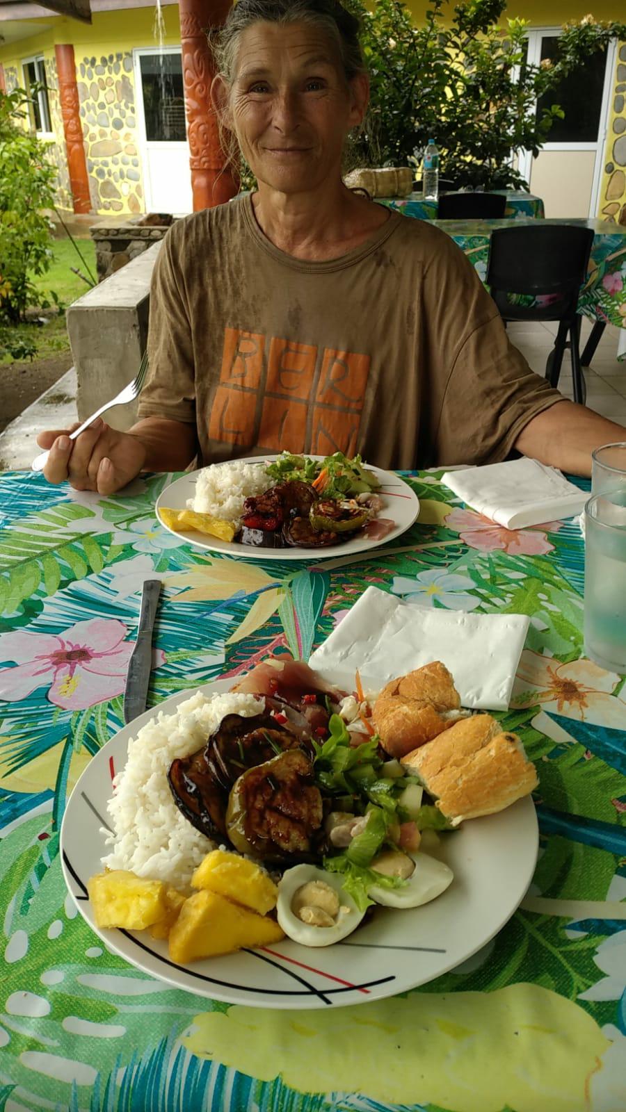 Sailing under bare poles images/2023/ut/meal.jpg