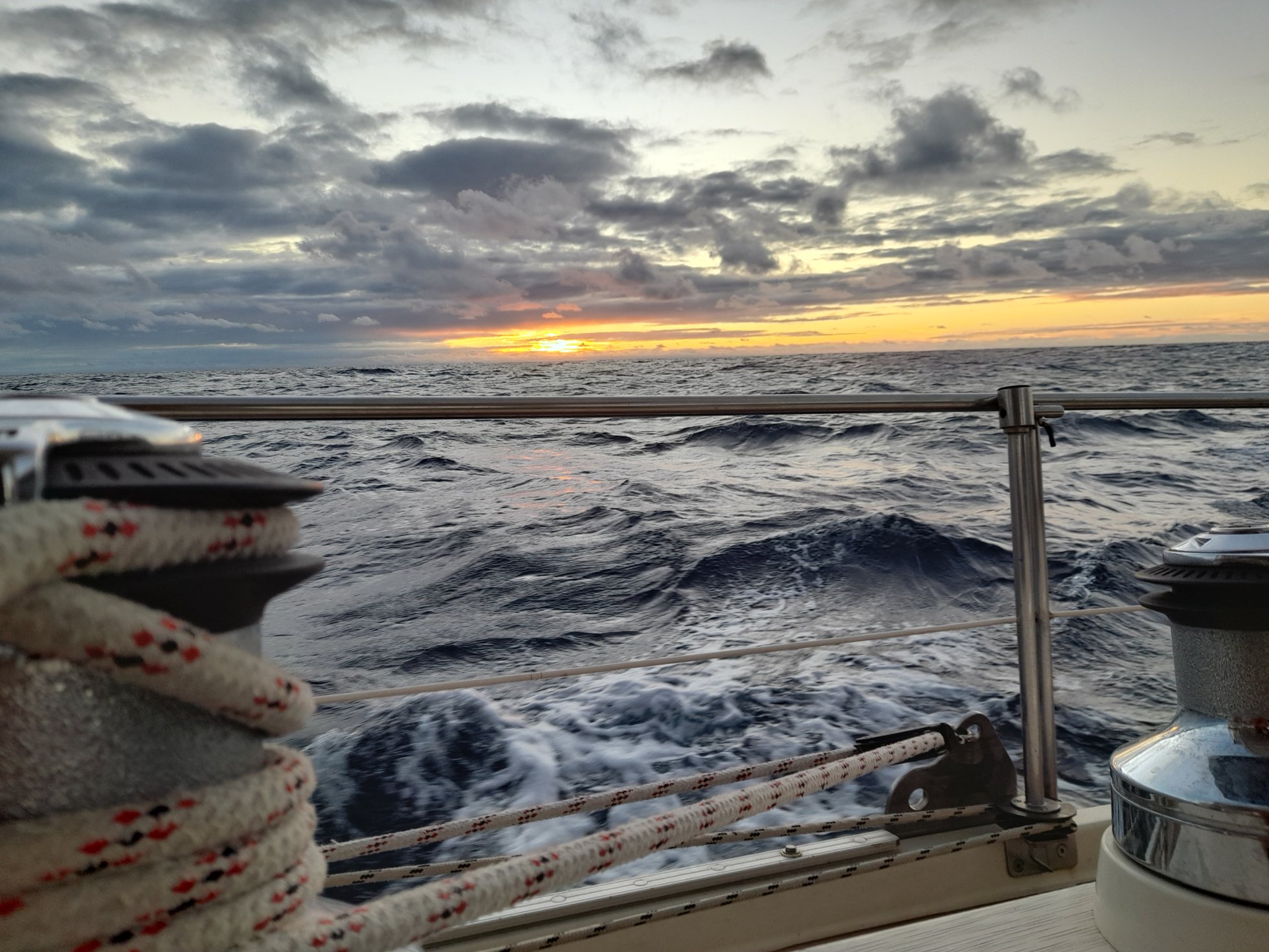 Sailing under bare poles images/2023/ut/sunsetatsea.jpg