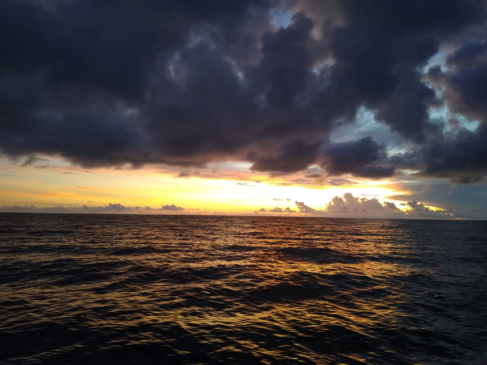  🇫🇯️ And back to Fiji, again! images/2026/tofiji/tarsunset.jpg